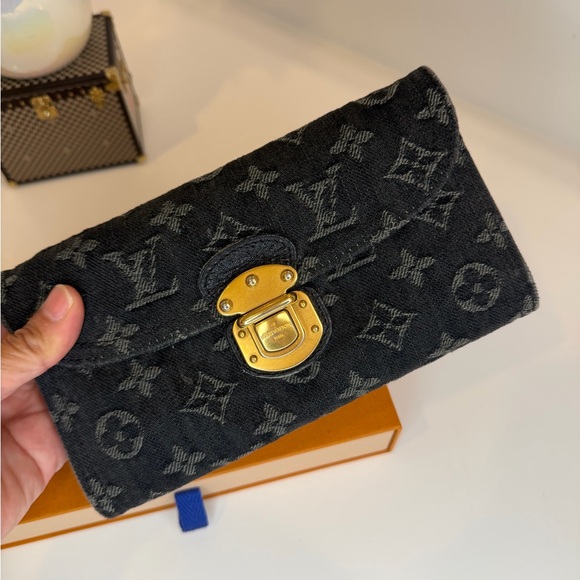 🎀 LOUIS VUITTON Black Denim Monogram Denim Amelia Wallet - Picture 4 of 15